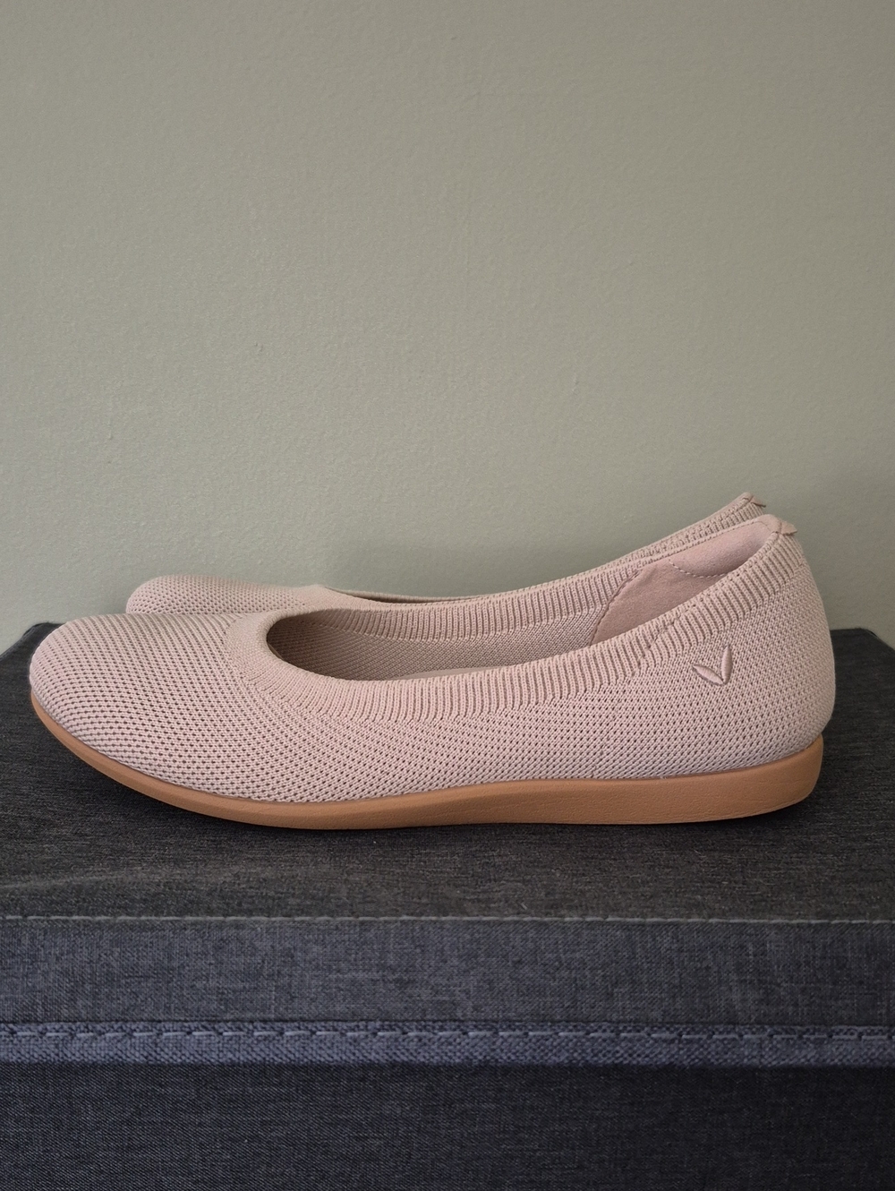 Like New Vivaia Claire Round Toe Flats, Cushy, 36.5 (6)